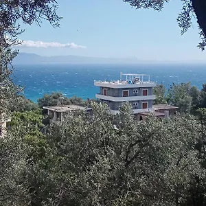 Adrian Agustin Hotel Lukovë